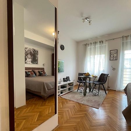 Apartman 62 - Besplatan Gradski Parking - Daire Novi Sad Dış mekan fotoğraf