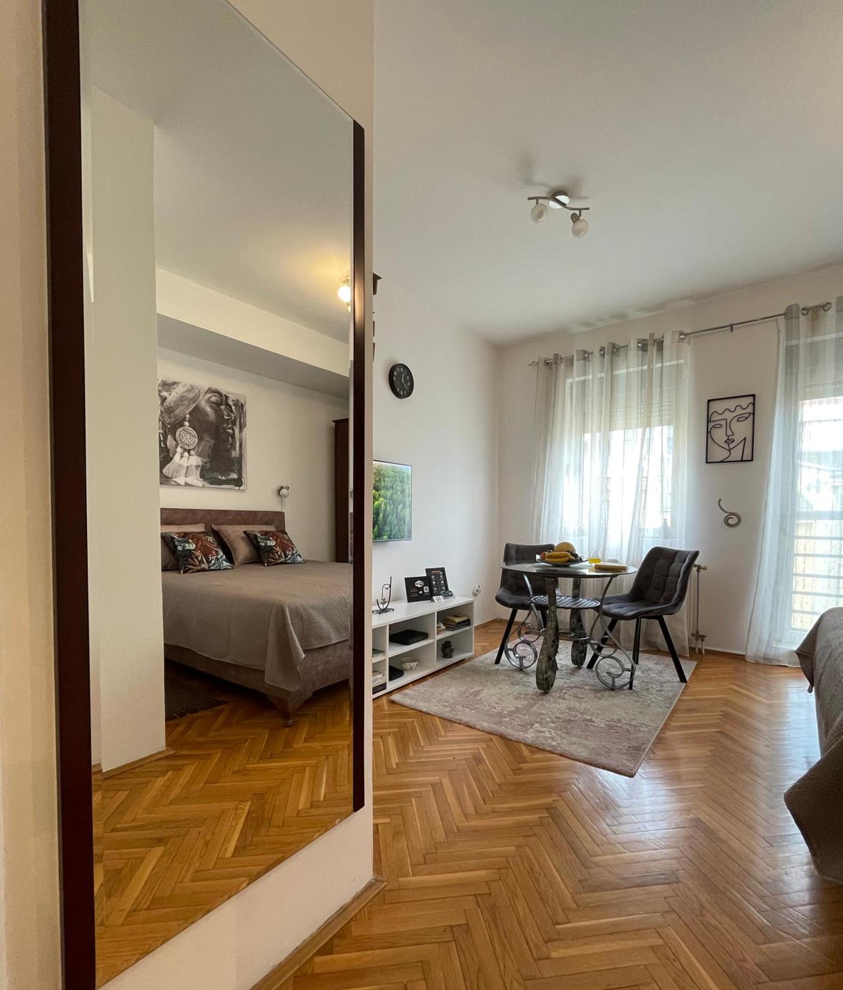 Apartman 62 - Besplatan Gradski Parking - Daire Novi Sad Dış mekan fotoğraf