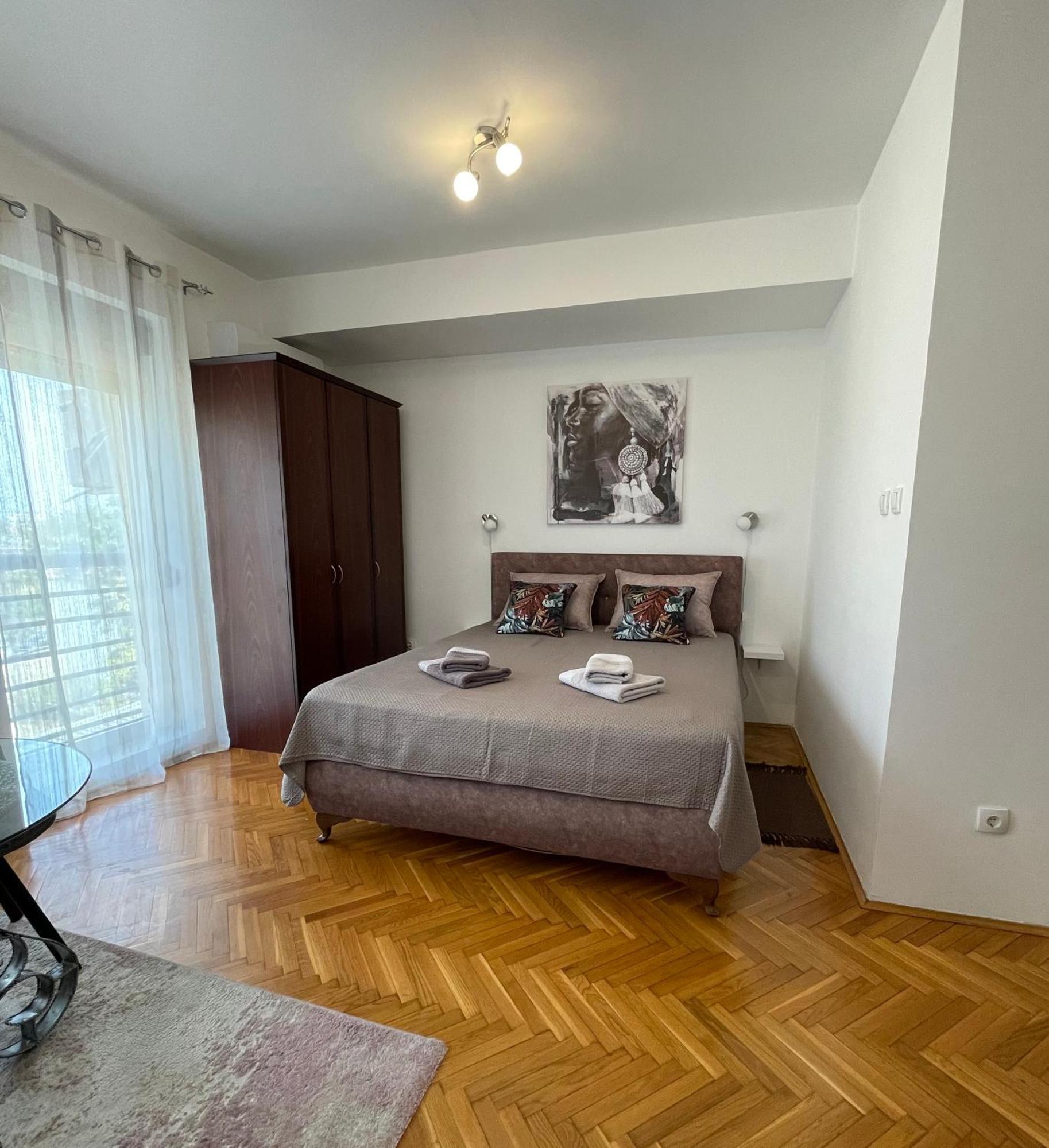 Apartman 62 - Besplatan Gradski Parking - Daire Novi Sad Dış mekan fotoğraf