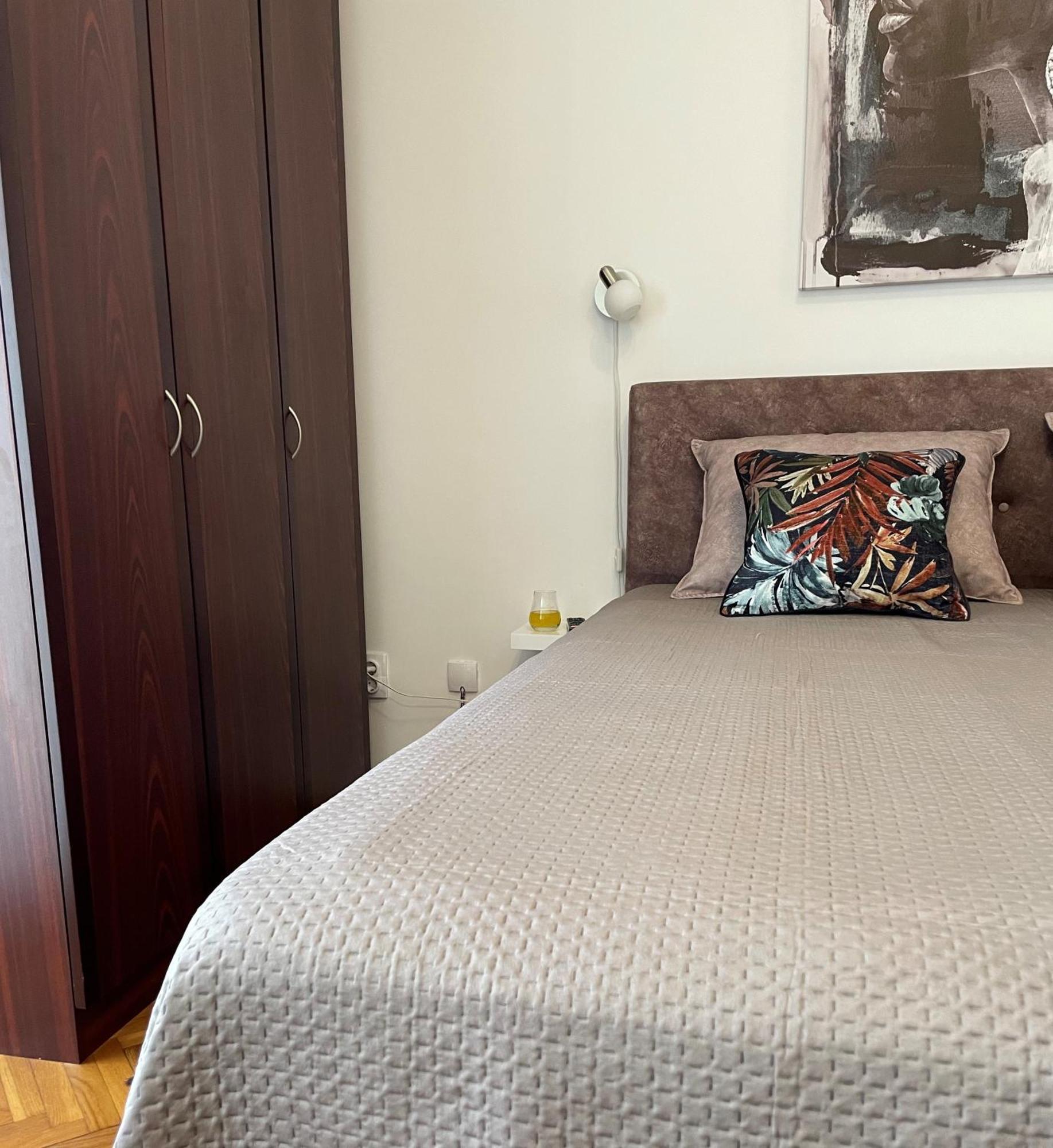 Apartman 62 - Besplatan Gradski Parking - Daire Novi Sad Dış mekan fotoğraf